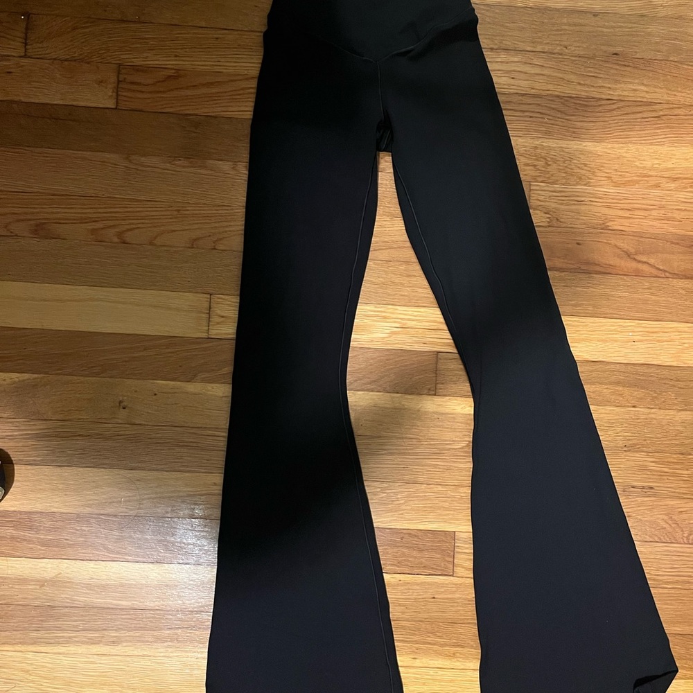 Small black Aerie crossover Flare legging.
